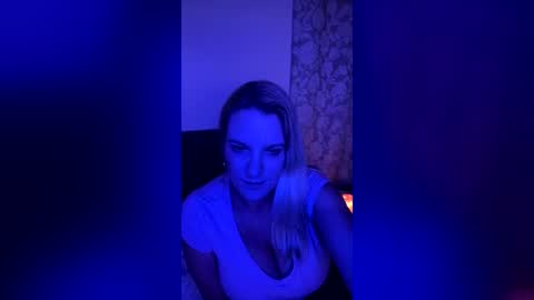 vivienesky online show from June 13, 8:14 am