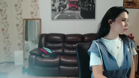 vivienne online show from February 25, 5:30 pm