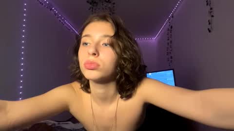 Vivi online show from November 16, 4:09 pm