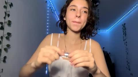 Vivi online show from November 20, 4:04 pm