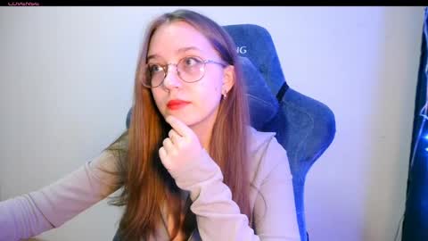 vivivivikkie online show from April 8, 9:29 pm