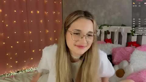 vivyboo111 online show from February 4, 7:40 pm