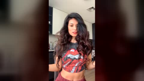 vixenblade online show from January 10, 10:15 pm