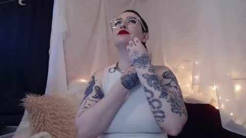 Snapshot of vixinvvitch chatting on December 14, 4:19 pm VIXIN online show from December 14, 4:19 pm