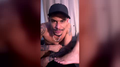 Jh0nZer0 online show from February 3, 6:51 am