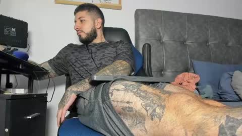 vyxen_ online show from April 30, 8:36 pm