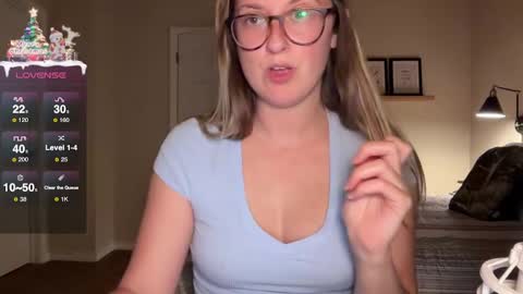 Snapshot of wanderlustjade chatting on December 16, 11:18 pm Jade  Adonis online show from December 16, 11:18 pm