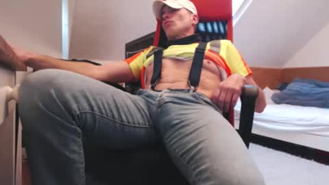 Snapshot of wankingnoah1234 chatting on October 2, 4:28 pm edging noah loves to wank online show from October 2, 4:28 pm