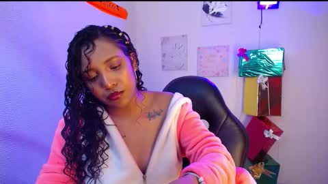 EMILY online show from November 14, 9:33 am