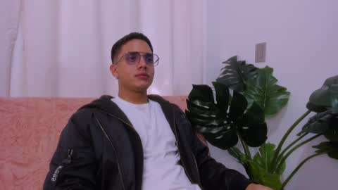 Jhonny Dick  his neighbors. online show from September 29, 7:24 pm