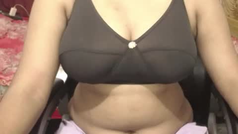 mina online show from August 4, 7:10 pm