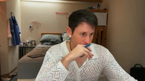 Snapshot of webslingxxxx chatting on December 6, 8:32 am webslingxxxx online show from December 6, 8:32 am