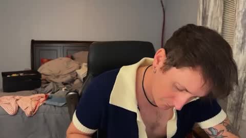 Snapshot of webslingxxxx chatting on December 18, 10:57 pm webslingxxxx online show from December 18, 10:57 pm