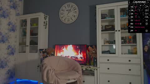 Snapshot of weed_princesss chatting on December 30, 5:34 pm moon online show from December 30, 5:34 pm