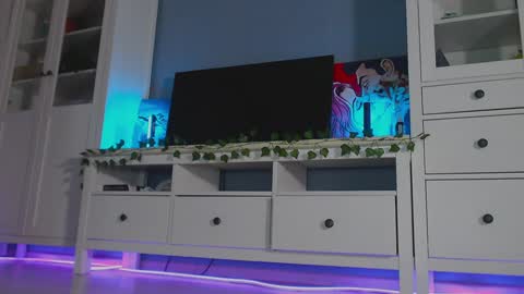 Snapshot of weed_princesss chatting on December 9, 4:26 pm moon online show from December 9, 4:26 pm