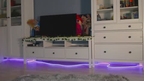 Snapshot of weed_princesss chatting on December 13, 8:04 pm moon online show from December 13, 8:04 pm