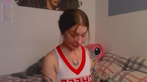 Snapshot of weed_princesss chatting on September 26, 2:25 pm moon online show from September 26, 2:25 pm