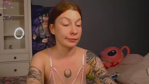 Snapshot of weed_princesss chatting on October 23, 3:13 pm moon online show from October 23, 3:13 pm