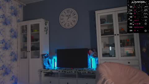 Snapshot of weed_princesss chatting on January 7, 1:14 pm moon online show from January 7, 1:14 pm