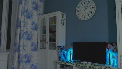 Snapshot of weed_princesss chatting on December 29, 4:51 pm moon online show from December 29, 4:51 pm