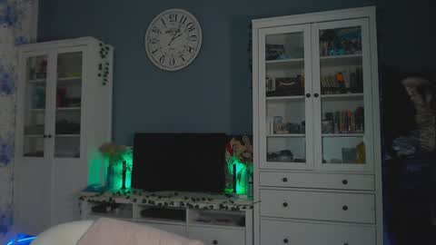 Snapshot of weed_princesss chatting on January 23, 3:11 pm moon online show from January 23, 3:11 pm