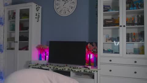 Snapshot of weed_princesss chatting on February 9, 3:23 pm moon online show from February 9, 3:23 pm