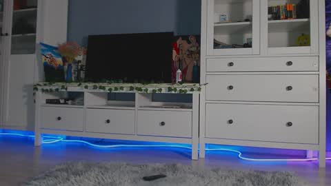 Snapshot of weed_princesss chatting on December 26, 12:38 pm moon online show from December 26, 12:38 pm