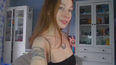 Snapshot of weed_princesss chatting on February 6, 10:58 am moon online show from February 6, 10:58 am