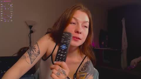 Snapshot of weed_princesss chatting on October 31, 12:44 am moon online show from October 31, 12:44 am