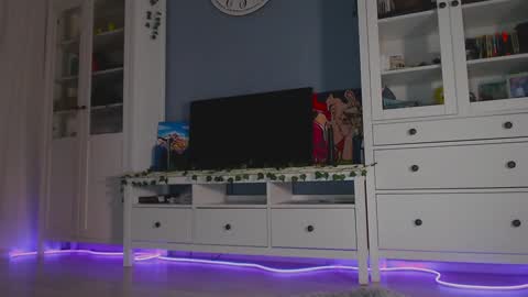 Snapshot of weed_princesss chatting on December 2, 1:19 pm moon online show from December 2, 1:19 pm