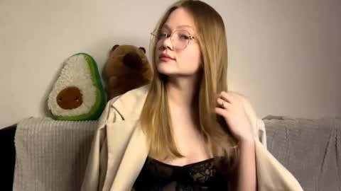 Elise online show from November 30, 5:53 pm