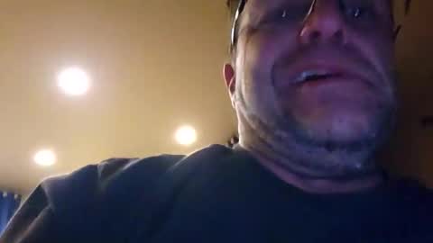 Snapshot of welderod chatting on October 19, 5:56 am welderod online show from October 19, 5:56 am