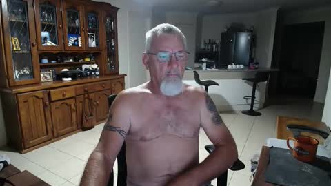 Wellhelloo online show from February 24, 7:06 pm