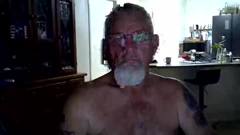 Wellhelloo online show from February 13, 6:00 pm