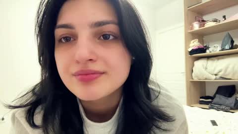 Kiki online show from April 3, 7:10 pm