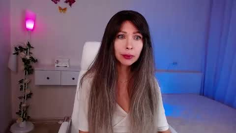 Wendi Foster online show from November 17, 6:43 pm