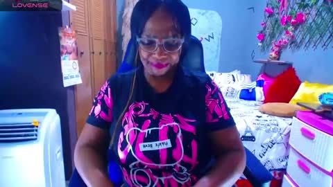 Snapshot of wethotass chatting on January 12, 11:26 pm gina online show from January 12, 11:26 pm