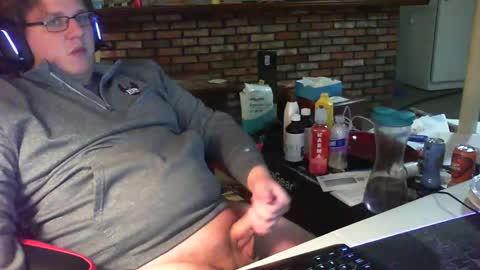 whateverdude555 online show from December 4, 4:12 am