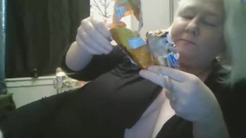 whipsnap19 online show from March 22, 4:27 am