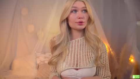 Snapshot of white_godness chatting on February 23, 2:14 pm Chloe    NEXT STREAM - 1 december online show from February 23, 2:14 pm