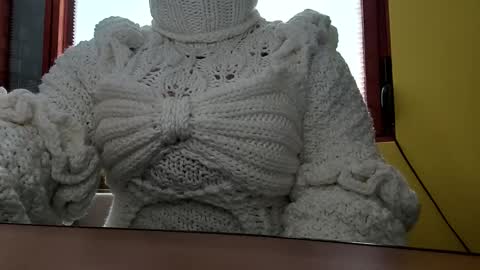 whitesweater online show from September 29, 6:12 am