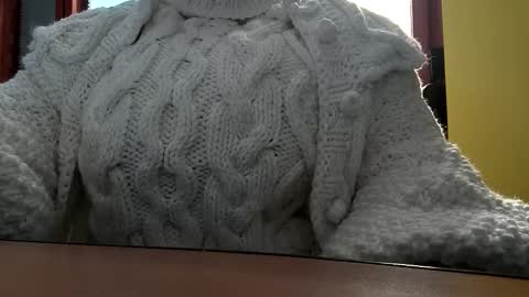 whitesweater online show from October 20, 6:07 am