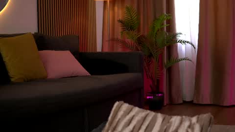 whitneyandrews online show from June 27, 7:14 am