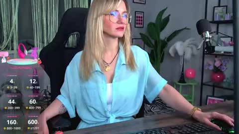 whitneypunnch online show from May 13, 11:42 am
