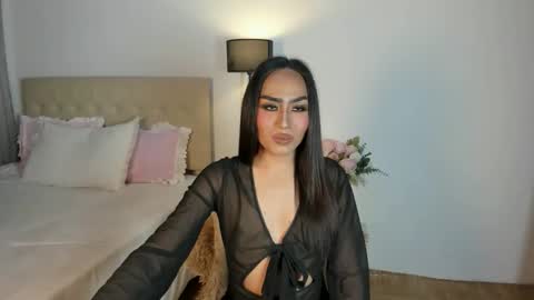 Arra Brown online show from February 12, 9:07 pm