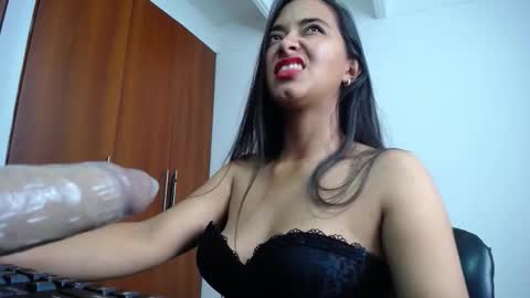 Ilauren online show from February 9, 12:20 pm