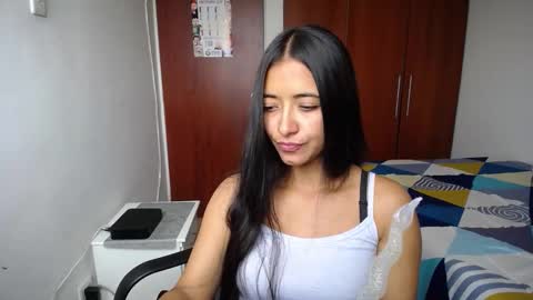 Ilauren online show from February 12, 7:39 pm