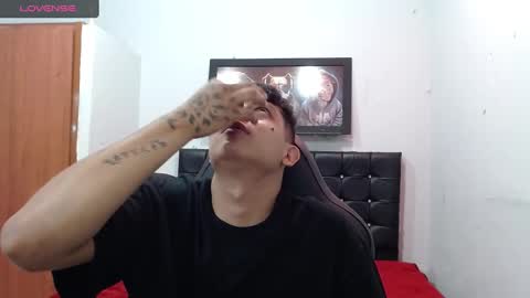 Snapshot of wiilliam_20 chatting on March 3, 2:06 pm wiilliam online show from March 3, 2:06 pm