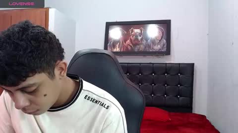 Snapshot of wiilliam_20 chatting on February 3, 4:41 pm wiilliam online show from February 3, 4:41 pm