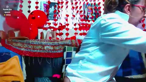 VICTORIA online show from February 15, 1:10 pm